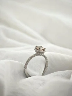 Bague en or avec diamant champagne + diamants blancs