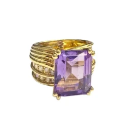 Bague en or avec diamants et améthytes