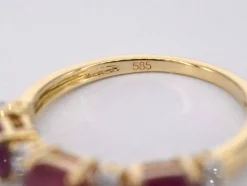 Bague en or avec diamants et rubis