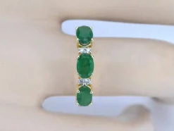 Bague en or avec diamants et émeraude