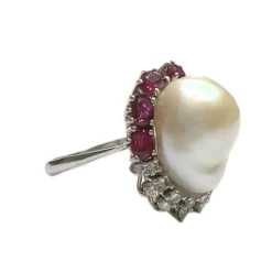 bague en or avec diamants rubis et perle
