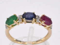 Bague en or avec diamants et saphir, rubis, émeraude