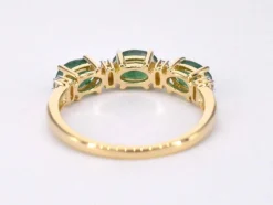 Bague en or avec diamants et émeraude