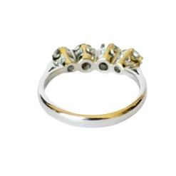 Bague en or avec diamants