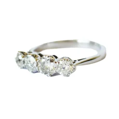 Bague en or avec diamants