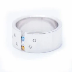 Bague en or avec diamants blancs et fantaisie
