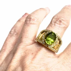 bague en or avec diamants et péridot