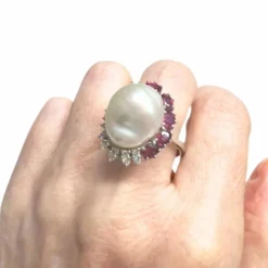 bague en or avec diamants rubis et perle