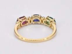 Bague en or avec diamants et saphir, rubis, émeraude