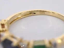 Bague en or avec diamants et saphir, rubis, émeraude
