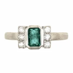 Bague en or avec émeraude et diamants
