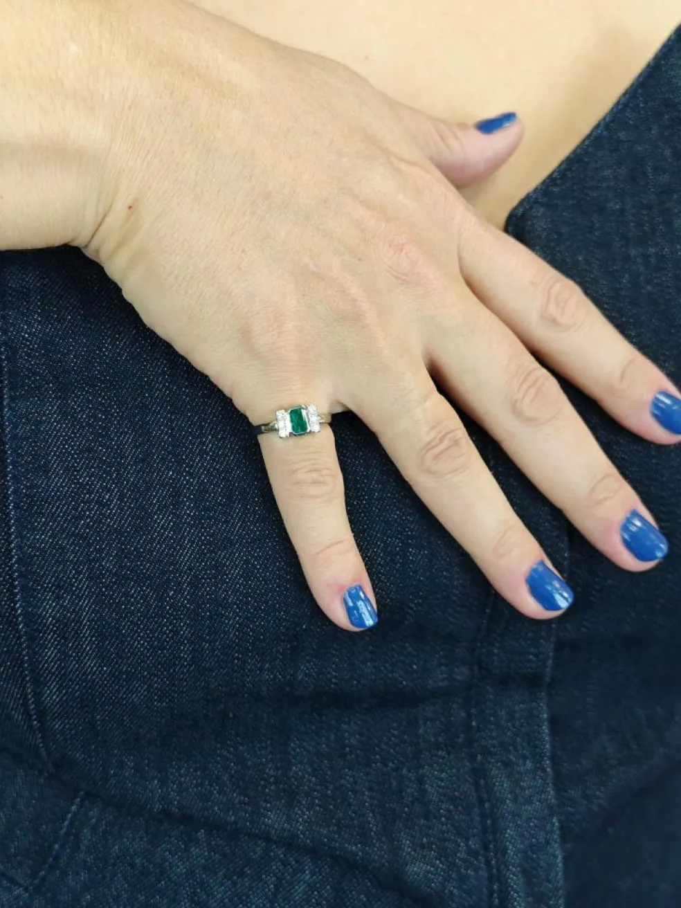 Bague en or avec émeraude et diamants