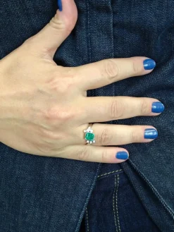 Bague en or avec émeraude et diamants