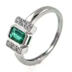 Bague en or avec émeraude et diamants
