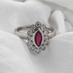 Bague en or avec rubis sang de pigeon de Birmanie et diamants