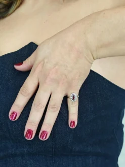 Bague en or avec rubis sang de pigeon de Birmanie et diamants
