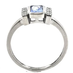 Bague en or avec saphir bleu de Ceylan sans chaleur et diamants