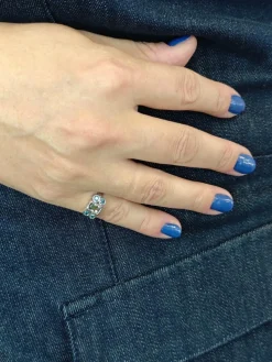 Bague en or avec saphir vert sans chaleur et diamants bleus