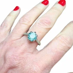 Bague en or avec zircon et diamants
