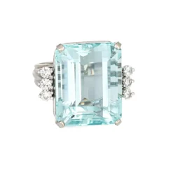 Bague en or blanc 27 carats avec aigue-marine