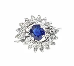 Bague en or blanc 18 carats, saphir et diamants