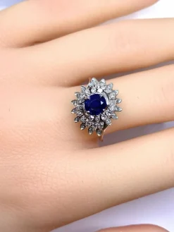 Bague en or blanc 18 carats, saphir et diamants