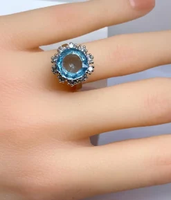 Bague en or blanc 18 carats, aigue marine et diamants