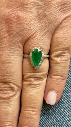 Bague en or blanc 18 carats émeraude et diamants
