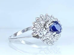 Bague en or blanc 18 carats, saphir et diamants