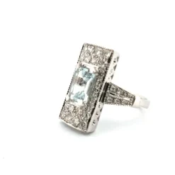 Bague en or blanc 18 carats avec aigue-marine et diamants