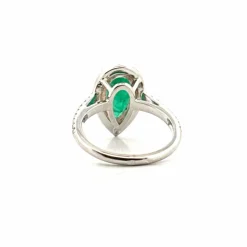 Bague en or blanc 18 carats émeraude et diamants