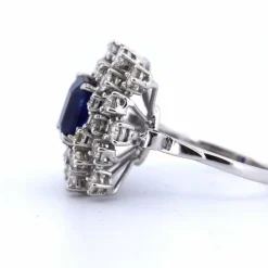 Bague en or blanc 18 carats avec saphir et diamants
