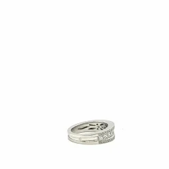 Bague en or blanc 18 carats sertie de diamants taille princesse et brillant