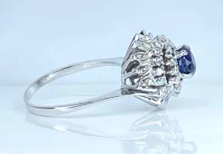 Bague en or blanc 18 carats, saphir et diamants