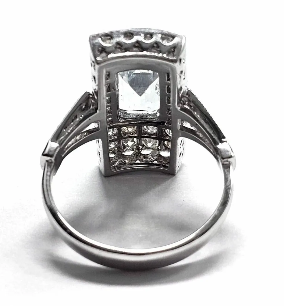 Bague en or blanc 18 carats avec aigue-marine et diamants