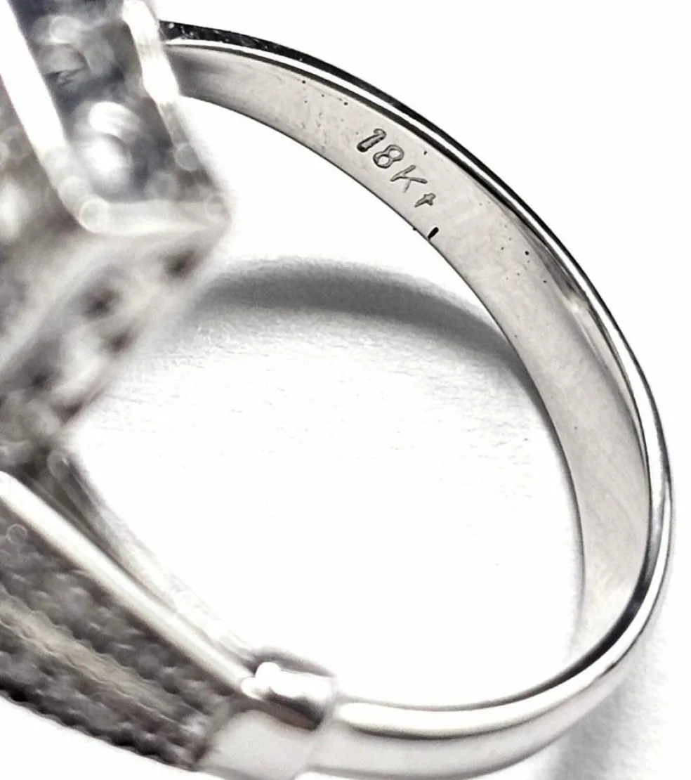Bague en or blanc 18 carats avec aigue-marine et diamants