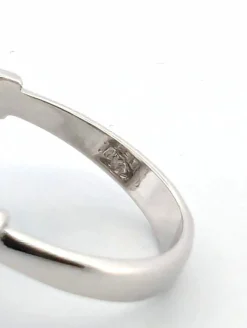 Bague en or blanc 18 carats avec aigue-marine et diamants