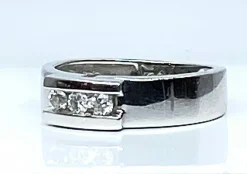 Bague en or blanc 18 carats, trilogie 3 diamants