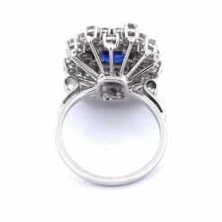 Bague en or blanc 18 carats avec saphir et diamants