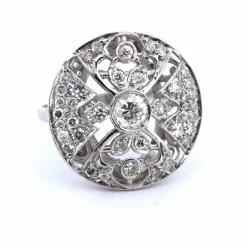 Bague en or blanc 18 carats avec ajourage spécial et diamants