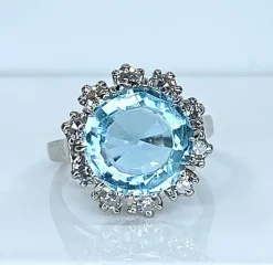 Bague en or blanc 18 carats, aigue marine et diamants