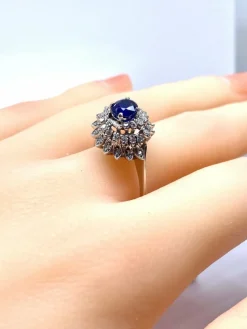 Bague en or blanc 18 carats, saphir et diamants