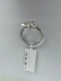 Bague en or blanc 18 carats avec fleur solitaire en diamant
