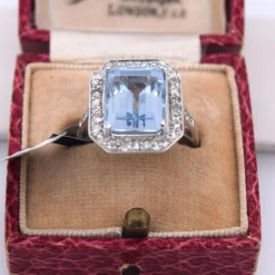 BAGUE EN OR BLANC 18 KT - AIGUE-MARINE ET DIAMANTS - ART DÉCO'