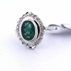 BAGUE EN OR BLANC 18 KT - ÉMERAUDE ET DIAMANTS - STYLE DÉCO