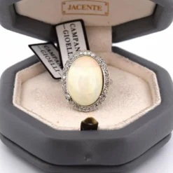 BAGUE EN OR BLANC 18 KT - OPALE NATURELLE ET DIAMANTS