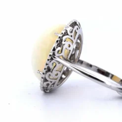 BAGUE EN OR BLANC 18 KT - OPALE NATURELLE ET DIAMANTS