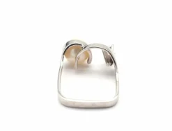 Bague en or blanc 750 mil diamants et perle