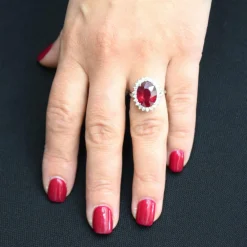 BAGUE EN OR BLANC - RUBIS ET DIAMANTS CERTIFIÉS