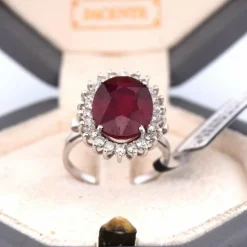 BAGUE EN OR BLANC - RUBIS ET DIAMANTS CERTIFIÉS